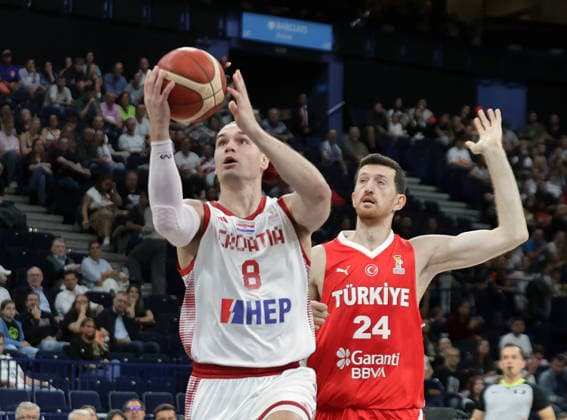 Mario Hezonja (CRO), Ercan Osmani (TUR) Basketball, Herren, Supercup, DBB,TurkishAirlines SUPERCUP, Barclays Arena,Tuerkei (TUR) gegen Croatia (CRO) *** Mario Hezonja (CRO), Ercan Osmani (TUR) – Men s Basketball, Super Cup, DBB, Turkish Airlines Super Cup, Barclays Arena, Turkey (TUR) vs. Croatia (CRO)