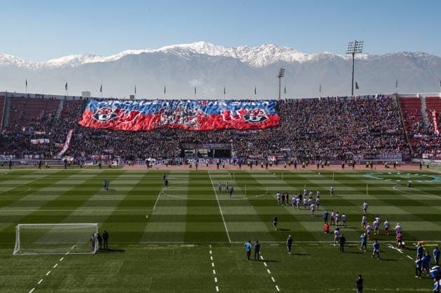Sport Bilder des Tages Futbol, Banderazo de Universidad de Chile por super Clasico La Hinchada de Universidad de Chile realiza banderazo en apoyo al equipo previo al Super Clasico del futbol contra Colo Colo chileno en el Estadio Nacional 21 08 2026 Diego Martin Photosport Football, Universidad de Chile™s Banderazo Universidad de Chile™s fans are pictured is held at the Estadio Nacional prior to the classic against Colo Colo 21 08 2026 Diego Martin Photosport Universidad de Chile realiza Banderazo frente al Clasico 
