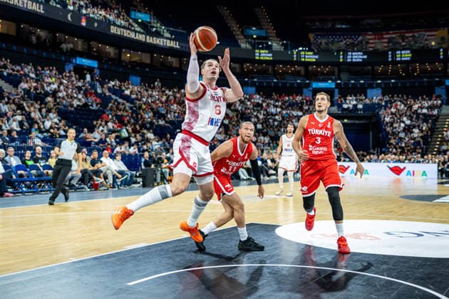 Sport Bilder des Tages Basketball Hamburg 21.08.2026 Turkish Airlines Supercup 2026 Kroatien (CRO) - Türkei (TUR) Mario Hezonja (Kroatien, No.08) Malachi Emmanuel Flynn (Türkei, No.11) *** Basketball Hamburg, August 21, 2026 Turkish Airlines Supercup 2026 Croatia (CRO) vs. Turkey (TUR) Mario Hezonja (Croatia), No. 08; Malachi Emmanuel Flynn (Turkey), No. 11