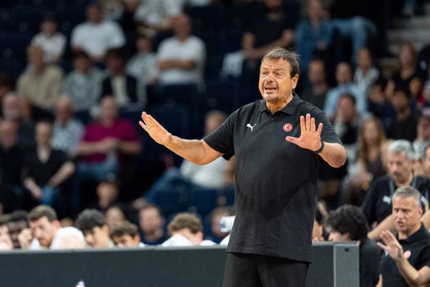 Ergin Ataman (Tuerkei, Trainer), Geste, GER, Kroatien vs Tuerkei, Basketball, Turkish Airlines Supercup, Halbfinale 1, 21.08.2026 GER, Kroatien vs Tuerkei, Basketball, Turkish Airlines Supercup, Halbfinale 1, 21.08.2026 Hamburg *** Ergin Ataman, Turkey, Coach, Gesture, GER, Croatia vs. Turkey, Basketball, Turkish Airlines Super Cup, Semifinal 1, August 21, 2026, GER, Croatia vs. Turkey, Basketball, Turkish Airlines Super Cup, Semifinal 1, August 21, 2026, Hamburg Copyright: xEibner-Pressefoto MaxxVincenx EP_MVN