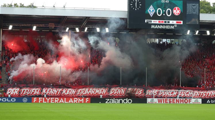 21.08.2026, xrekx, Fussball DFB Pokal 1.Runde, SV Waldhof Mannheim - 1.FC Kaiserslautern v.l. FCK Fans ,Stimmung, Schals, Ultras, Zuschauer, Besucher, Choreo, Choreografie, atmosphere, scarves, spectators, visitors (DFL DFB REGULATIONS PROHIBIT ANY USE OF PHOTOGRAPHS as IMAGE SEQUENCES and or QUASI-VIDEO) Mannheim *** August 21, 2026, xrekx, Soccer DFB Cup 1st Round, SV Waldhof Mannheim vs. FC Kaiserslautern, FCK fans, atmosphere, scarves, ultras, spectators, visitors, choreography, choreography, atmosphere, scarves, spectators, visitors DFL DFB REGULATIONS PROHIBIT ANY USE OF PHOTOGRAPHS as IMAGE SEQUENCES and or QUASI-VIDEO Mannheim
