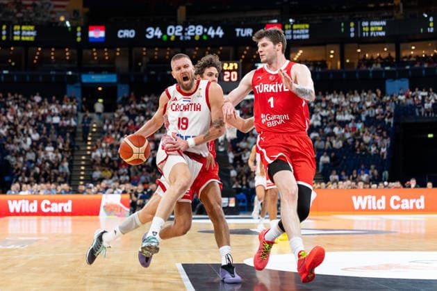 Dominik Mavra (Kroatien, 19) im Dribbling gegen James Metecan Birsen (Tuerkei, 01), GER, Kroatien vs Tuerkei, Basketball, Turkish Airlines Supercup, Halbfinale 1, 21.08.2026 GER, Kroatien vs Tuerkei, Basketball, Turkish Airlines Supercup, Halbfinale 1, 21.08.2026 Hamburg *** Dominik Mavra (Croatia), 19, dribbling past James Metecan Birsen (Turkey), 01, GER, Croatia vs. Turkey, Basketball, Turkish Airlines Super Cup, Semifinal 1, August 21, 2026, GER, Croatia vs. Turkey, Basketball, Turkish Airlines Super Cup, Semifinal 1, August 21, 2026, Hamburg Copyright: xEibner-Pressefoto MaxxVincenx EP_MVN