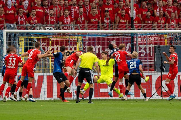 DFB-Pokal: SV Waldhof Mannheim vs 1. FC Kaiserslautern, 21.08.2026 Parade von Thijmen Nijhuis (SV Waldhof Mannheim, 1) DFB-Pokal: SV Waldhof Mannheim vs 1. FC Kaiserslautern, Carl-Benz-Stadion, 21.08.2026 DFB DFL REGULATIONS PROHIBIT ANY USE OF PHOTOGRAPHS AS IMAGE SEQUENCES AND OR QUASI-VIDEO. *** DFB Cup: SV Waldhof Mannheim vs. 1. FC Kaiserslautern, August 21, 2026 – Save by Thijmen Nijhuis (SV Waldhof Mannheim), 1st DFB Cup Match: SV Waldhof Mannheim vs. 1. FC Kaiserslautern, Carl Benz Stadium, August 21, 2026 DFB and DFL regulations prohibit any use of photographs as image sequences and or quasi-video. Copyright: xBEAUTIFULxSPORTS Hillx