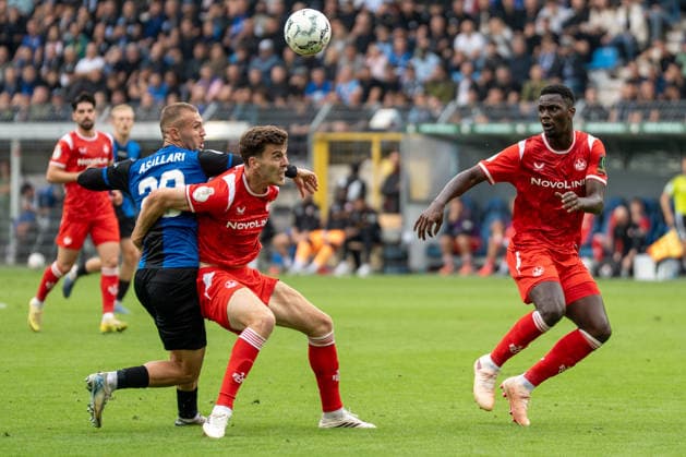 DFB-Pokal: SV Waldhof Mannheim vs 1. FC Kaiserslautern, 21.08.2026 Zweikampf zwischen Kushtrim Asallari (SV Waldhof Mannheim, 20), Jacob Rasmussen (1. FC Kaiserslautern, 14) und Maxwell Gyamfi (1. FC Kaiserslautern, 4) DFB-Pokal: SV Waldhof Mannheim vs 1. FC Kaiserslautern, Carl-Benz-Stadion, 21.08.2026 DFB DFL REGULATIONS PROHIBIT ANY USE OF PHOTOGRAPHS AS IMAGE SEQUENCES AND OR QUASI-VIDEO. *** DFB Cup: SV Waldhof Mannheim vs. 1 FC Kaiserslautern, August 21, 2026. Tackle between Kushtrim Asallari (SV Waldhof Mannheim, 20) and Jacob Rasmussen of 1 FC Kaiserslautern (No. 14) and Maxwell Gyamfi of 1 FC Kaiserslautern (No. 4) – DFB Cup: SV Waldhof Mannheim vs. 1 FC Kaiserslautern, Carl Benz Stadium, August 21, 2026 DFB and DFL regulations prohibit any use of photographs as image sequences and or quasi-video. Copyright: xBEAUTIFULxSPORTS Hillx