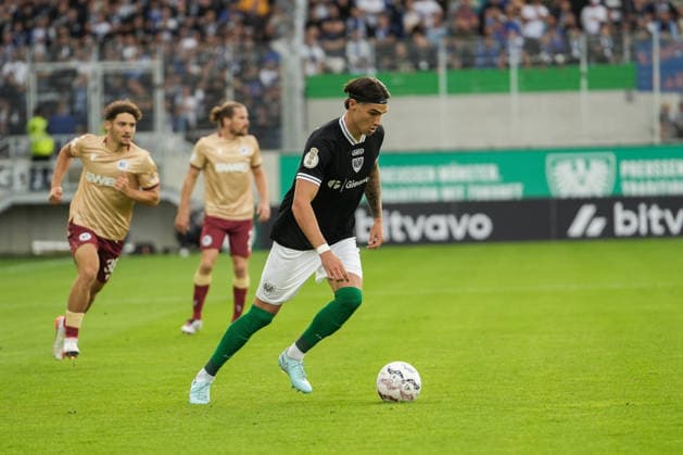 Deutschland: DFB Pokal 2026 2027 1.Runde, SC Preußen Münster vs Karlsruher SC, Freitag 21.08.2026 LVM-Preußenstadion (Münster, Nordrhein-Westfalen, Deutschland) Antonio Tikvic (SC Preußen Münster, 4) am Ball *** Germany DFB Cup 2026–2027, First Round: SC Preußen Münster vs. Karlsruher SC, Friday, August 21, 2026, LVM Preußenstadion, Münster, North Rhine-Westphalia, Germany; Antonio Tikvic, SC Preußen Münster, No. 4 on the ball Copyright: xMerlexKölkingx