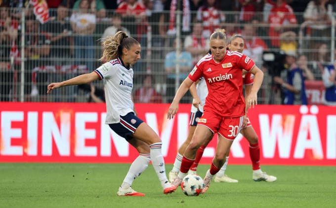 Katharina Naschenweng, Jella Veit am Ball Zweikampf Spielszene Aktion Fußball Fussball 1. Bundesliga Damen Frauen 1. Spieltag Saison 2026 2027 21.08.2026 1.FC Union Berlin vs. FC Bayern München FCB DFL regulations prohibit any use of photographs as image sequences and or quasi-video *** Katharina Naschenweng, Jella Veit on the ball, tackle, game scene, action, sports, soccer, women s soccer, 1st Bundesliga, Women s Division 1, Matchday 1, 2026–2027 season, August 21, 2026, 1. FC Union Berlin vs. FC Bayern Munich (FCB). DFL regulations prohibit any use of photographs as image sequences and or quasi- video