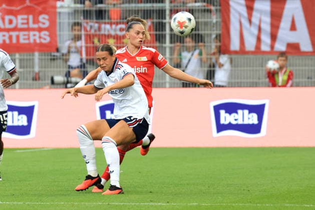 21.08.2026, GER Deutschland, Fussball, 1.Fussballbundesliga, Frauen, 2026 2027, Alte Foersterei, 1.FC Union vs. Bayern Muenchen Jill Janssen ( 1.FC Union Berlin 77 ), Buehl Klara ( FC Bayern Muenchen 17 ) 1. Liga: DFB DFL regulations prohibit any use of photographs as image sequences and or quasi-video) Berlin Stadion Alte Foersterei Berlin Deutschland *** August 21, 2026, GER Germany, Soccer, 1. Bundesliga, Women, 2026–2027, Alte Foersterei, 1. FC Union vs. Bayern Munich, Jill Janssen, 1. FC Union Berlin 77, Klara Buehl, FC Bayern Munich 17. 1st League DFB DFL regulations prohibit any use of photographs as image sequences and or quasi-video. Berlin, Alte Foersterei Stadium, Berlin, Germany Copyright: xNordphotox xEnglerx