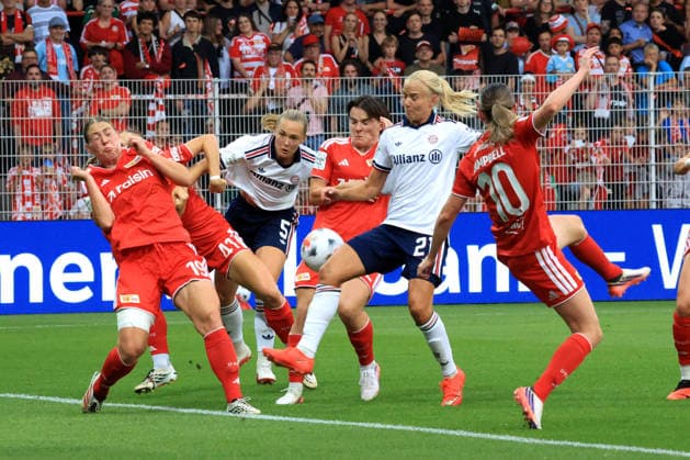 21.08.2026, GER Deutschland, Fussball, 1.Fussballbundesliga, Frauen, 2026 2027, Alte Foersterei, 1.FC Union vs. Bayern Muenchen Samantha Steuerwald ( 1.FC Union Berlin 19 ), Eileen Campbell ( 1.FC Union Berlin 10 ), Tomke Schneider ( 1.FC Union Berlin 2 ), Harder Pernille ( FC Bayern Muenchen 21 ), äEriksson Magdalena ( FC Bayern Muenchen 5 ) 1. Liga: DFB DFL regulations prohibit any use of photographs as image sequences and or quasi-video) Berlin Stadion Alte Foersterei Berlin Deutschland *** August 21, 2026, GER Germany, Soccer, Bundesliga 1, Women, 2026–2027, Alte Foersterei, 1. FC Union vs. Bayern Munich: Samantha Steuerwald (1. FC Union Berlin) 19, Eileen Campbell (1. FC Union Berlin) 10, Tomke Schneider 1 FC Union Berlin 2, Pernille Harder FC Bayern Munich 21, Magdalena Eriksson FC Bayern Munich 5. 1st Division. DFB and DFL regulations prohibit any use of photographs as image sequences and or quasi-video. Berlin, Alte Försterei Stadium, Berlin, Germany Copyright: xNordphotox xEnglerx