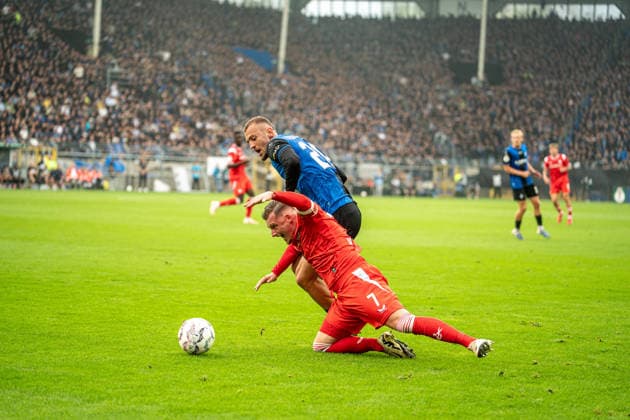 21.08.2026, xdaymx, Fussball DFB Pokal 1.Runde, SV Waldhof Mannheim - 1.FC Kaiserslautern. Marlon Ritter (FCK) zieht das Foul gegen Kushtrim Asallari (SVW). (DFL DFB REGULATIONS PROHIBIT ANY USE OF PHOTOGRAPHS as IMAGE SEQUENCES and or QUASI-VIDEO) Mannheim *** August 21, 2026, xdaymx, Soccer, DFB Cup First Round, SV Waldhof Mannheim 1 FC Kaiserslautern Marlon Ritter FCK is called for a foul against Kushtrim Asallari SVW DFL DFB REGULATIONS PROHIBIT ANY USE OF PHOTOGRAPHS AS IMAGE SEQUENCES AND OR QUASI-VIDEO Mannheim