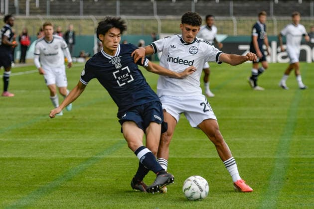 v. li. im Zweikampf Fumito Okihara (St. Tönis 28) Ayoube Amaimouni-Echghouyab (Eintracht Frankfurt 29) 21.08.2026 ¢ Fussball ¢ SC St. Tönis vs Eintracht Frankfurt, Grotenburg-Stadion, Krefeld, DFB DFL REGULATIONS PROHIBIT ANY USE OF PHOTOGRAPHS AS IMAGE SEQUENCES AND OR QUASI-VIDEO NRW Germany *** From left in a one-on-one: Fumito Okihara (St. Tönis) 28, Ayoube Amaimouni Echghouyab (Eintracht Frankfurt) 29, 21, 08, 2026 ¢ Soccer ¢ SC St. Tönis vs. Eintracht Frankfurt, Grotenburg Stadium, Krefeld, DFB DFL regulations prohibit any use of photographs as image sequences and or quasi-video. NRW, Germany Copyright: xpepphotox xSaschaxWeizx pep00321, pep_20260821_hm