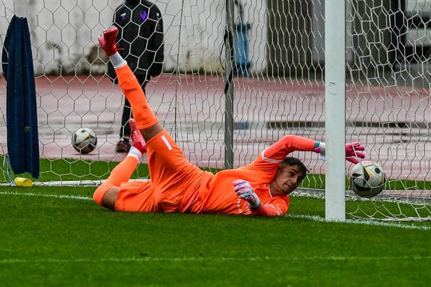 Sport Bilder des Tages Regionalliga Bayern: TSV Schwaben Augsburg vs FC Augsburg, Augsburg, 21.08.2026 Maximilian Reil (TSV Schwaben Augsburg, 1) kommt nicht mehr an den Ball von David Lichtensteiger (FC Augsburg 2, 3) , Augsburg, 21.08.2026 - . Spieltag der Regionalliga Bayern, TSV Schwaben Augsburg gegen FC Augsburg, Augsburg, Rosenaustadion *** Bavarian Regional League: TSV Schwaben Augsburg vs. FC Augsburg, Augsburg, August 21, 2026. Maximilian Reil (TSV Schwaben Augsburg, 1) can’t reach the ball from David Lichtensteiger (FC Augsburg, 2, 3), Augsburg, August 21, 2026—Matchday of the Bavarian Regional League: TSV Schwaben Augsburg vs. FC Augsburg, Augsburg, Rosenaustadion Copyright: xBEAUTIFULxSPORTS Märklx