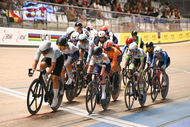 Sport Bilder des Tages 2026 UCI Junior Track World Championships Picture by Mathew Wells SWpix.com - 21 08 2026 - Cycling - 2026 UCI Junior Track World Championships - Heusden-Zolder, Flanders, Belgium - Women™s Omnium Race III Elimination - Angelina Novolodskaya of AIN, Phoebe Taylor of Great Britain Copyright: x xSWpix.comx(t axPhotographyxHubxLtd)xMathewxWells SWpix.comx SWP-3030-18701