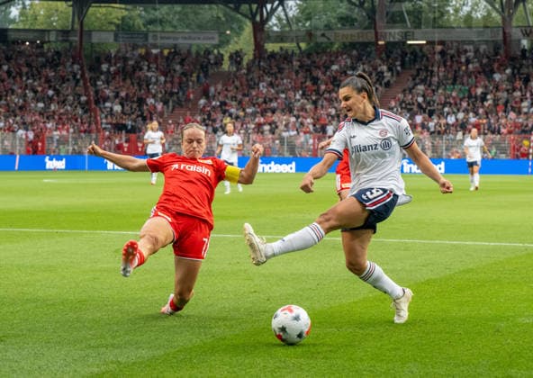 Fußball, Frauen, Saison 2026 2027, Google Pixel Frauen-Bundesliga (1. Spieltag), 1. FC Union Berlin FC Bayern München, v. l. Lisa Heiseler (1. Frauen 1. FC Union), Jovana Damnjanovic (FC Bayern München). 21.08.2026, *** Soccer, Women, 2026–2027 Season, Google Pixel Women’s Bundesliga 1 Matchday, 1. FC Union Berlin vs. FC Bayern Munich, from left: Lisa Heiseler (1. FC Union), Jovana Damnjanovic (FC Bayern Munich), August 21, 2026, Copyright: xMatthiasxKochx
