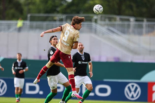 2026.08.21, xkwix, Fußball, DFB-Pokal, Preußen Münster - Karlsruher SC, LVM-Preußenstadion, 1.Runde, Saison 2026 2027: Moritz Broschinski (Karlsruher SC 9) beim Kopfball DFB regulations prohibit any use of photographs as image sequences and or quasi-video. Photo: xKamilxWilkowskixPressefotoKochx Nordrhein-Westfalen Deutschland *** August 21, 2026, xkwix, Soccer, DFB Cup, Preußen Münster vs. Karlsruher SC, LVM Preußenstadion, Round 1, 2026–2027 season, Moritz Broschinski, Karlsruher SC 9, heading the ball. DFB regulations prohibit any use of photographs as image sequences and or quasi-video. Photo: xKamilxWilkowskixPressefotoKochx, North Rhine-Westphalia, Germany