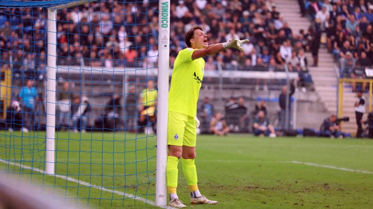 21.08.2026, xrekx, Fussball DFB Pokal 1.Runde, SV Waldhof Mannheim - 1.FC Kaiserslautern v.l. Thijmen Nijhuis (SV Waldhof Mannheim) gibt Anweisungen, gestikuliert, mit den Armen gestikulieren gives instructions, gesticulate (DFL DFB REGULATIONS PROHIBIT ANY USE OF PHOTOGRAPHS as IMAGE SEQUENCES and or QUASI-VIDEO) Mannheim *** August 21, 2026, xrekx, Soccer DFB Cup 1st Round, SV Waldhof Mannheim 1 FC Kaiserslautern v l Thijmen Nijhuis SV Waldhof Mannheim gives instructions, gesticulates, gesticulates with his arms, gesticulates DFL DFB REGULATIONS PROHIBIT ANY USE OF PHOTOGRAPHS as IMAGE SEQUENCES and or QUASI-VIDEO Mannheim