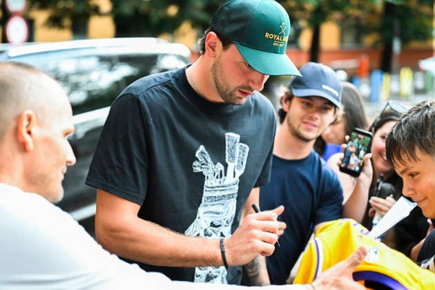 Luka Doncic and Los Angeles Lakers teammates take a sightseeing boat tour in Ljubljana Los Angeles Lakers star Luka Doncic takes his teammates on a sightseeing boat tour of Ljubljana during the team™s visit to the Slovenian capital. Doncic is hosting his Lakers teammates in his hometown as part of a four-day team gathering ahead of the new NBA, Basketball Herren, USA season. The group toured the city by boat, taking in Ljubljana™s historic city centre and landmarks along the Ljubljanica River. ljubljana Slovenia  Copyright: xNikxErikxNeubauerx DSC_1981
