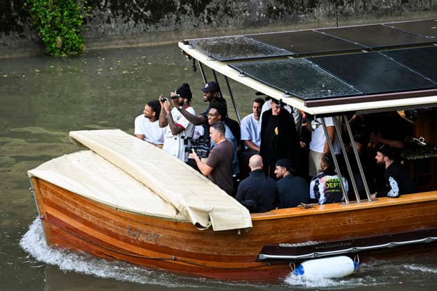 Luka Doncic and Los Angeles Lakers teammates take a sightseeing boat tour in Ljubljana Los Angeles Lakers star Luka Doncic takes his teammates on a sightseeing boat tour of Ljubljana during the team™s visit to the Slovenian capital. Doncic is hosting his Lakers teammates in his hometown as part of a four-day team gathering ahead of the new NBA, Basketball Herren, USA season. The group toured the city by boat, taking in Ljubljana™s historic city centre and landmarks along the Ljubljanica River. ljubljana Slovenia  Copyright: xNikxErikxNeubauerx DSC_2535