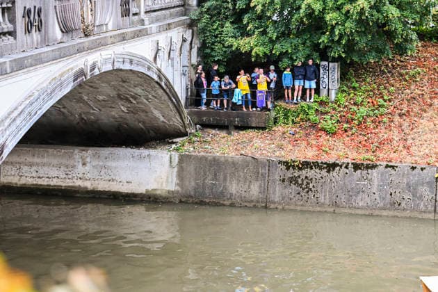 Luka Doncic and Los Angeles Lakers teammates take a sightseeing boat tour in Ljubljana Los Angeles Lakers star Luka Doncic takes his teammates on a sightseeing boat tour of Ljubljana during the team™s visit to the Slovenian capital. Doncic is hosting his Lakers teammates in his hometown as part of a four-day team gathering ahead of the new NBA, Basketball Herren, USA season. The group toured the city by boat, taking in Ljubljana™s historic city centre and landmarks along the Ljubljanica River. ljubljana Slovenia  Copyright: xNikxErikxNeubauerx DSC_2539