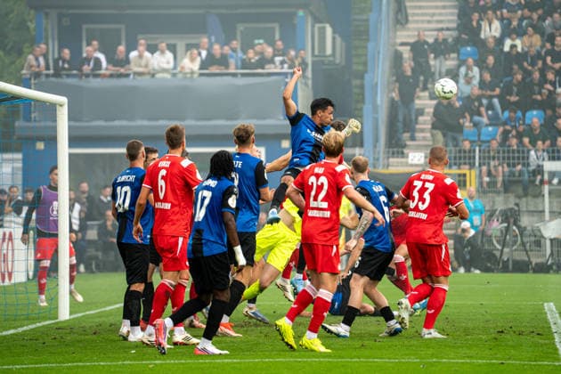 21.08.2026, xdaymx, Fussball DFB Pokal 1.Runde, SV Waldhof Mannheim - 1.FC Kaiserslautern. Gefährliche Ecke von Kaiserslautern wird von Thijmen Nijhuis (SVW) mit der Faust geklärt. (DFL DFB REGULATIONS PROHIBIT ANY USE OF PHOTOGRAPHS as IMAGE SEQUENCES and or QUASI-VIDEO) Mannheim *** August 21, 2026, xdaymx, Soccer, DFB Cup, 1st Round, SV Waldhof Mannheim 1 FC Kaiserslautern A dangerous corner kick by Kaiserslautern is cleared with a fist by Thijmen Nijhuis (SVW). DFL DFB REGULATIONS PROHIBIT ANY USE OF PHOTOGRAPHS as IMAGE SEQUENCES and or QUASI-VIDEO Mannheim