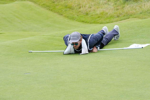BALMEDIE, SCOTLAND - AUG 21: Kessler Karain, caddie to Patrick Reed (USA) lines up a putt on the tenth green during Round 2 at the 2026 Nexo Championship at the Trump International Golf Links, Balmedie on August 21, 2026 in Aberdeenshire, Scotland The 2026 Nexo Championship