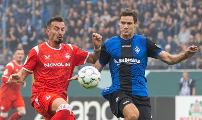 Im Bild: v.li. Mergim Berisha (1. FC Kaiserslautern, 20) gegen Maximilian Thalhammer (SV Waldhof Mannheim 07, 8) 21.08.2026, SV Waldhof Mannheim 07 - 1. FC Kaiserslautern, DFB-Pokal, 1. Runde, Deutschland, Mannheim, Carl-Benz-Stadion, DFL REGULATIONS PROHIBIT ANY USE OF PHOTOGRAPHS AS IMAGE SEQUENCES AND OR QUASI-VIDEO. *** Pictured, from left: Mergim Berisha (1. FC Kaiserslautern), 20, against Maximilian Thalhammer (SV Waldhof Mannheim 07), 8, on August 21, 2026, SV Waldhof Mannheim 07 vs. 1 FC Kaiserslautern, DFB Cup, 1st Round, Germany, Mannheim, Carl Benz Stadium, DFL regulations prohibit any use of photographs as image sequences and or quasi-video Copyright: HMBxMedia xJulienxBecker