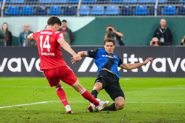 v.li.: Jacob Rasmussen (FCK, 14), Maximilian Thalhammer (SV Waldhof, 8), Zweikampf, Spielszene, Duell, duel, tackle, tackling, Dynamik, Action, Aktion, im Strafraum, Strafraumszene, 21.08.2026, Mannheim (Deutschland), Fussball, DFB-Pokal, 1. Runde, SV Waldhof Mannheim - 1. FC Kaiserslautern, DFB DFL REGULATIONS PROHIBIT ANY USE OF PHOTOGRAPHS AS IMAGE SEQUENCES AND OR QUASI-VIDEO. *** v li Jacob Rasmussen FCK, 14, Maximilian Thalhammer SV Waldhof, 8, tackle, game scene, duel, tackle, tackling, dynamic, action, in the penalty area, penalty area scene, August 21, 2026, Mannheim, Germany, soccer, DFB Cup, 1st round, SV Waldhof Mannheim 1 FC Kaiserslautern, DFB DFL REGULATIONS PROHIBIT ANY USE OF PHOTOGRAPHS AS IMAGE SEQUENCES AND OR QUASI-VIDEO xozx