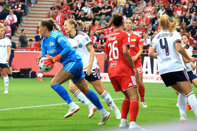 21.08.2026, GER Deutschland, Fussball, 1.Fussballbundesliga, Frauen, 2026 2027, Alte Foersterei, 1.FC Union vs. Bayern Muenchen CARA BOESL ( 1.FC Union Berlin 1 ), Eriksson Magdalena ( FC Bayern Muenchen 5 ) 1. Liga: DFB DFL regulations prohibit any use of photographs as image sequences and or quasi-video) Berlin Stadion Alte Foersterei Berlin Deutschland *** August 21, 2026, GER Germany, Soccer, Bundesliga 1, Women, 2026–2027, Alte Foersterei, 1. FC Union vs. Bayern Munich CARA BOESL 1. FC Union Berlin 1, Eriksson Magdalena FC Bayern Munich 5 1 League DFB DFL regulations prohibit any use of photographs as image sequences and or quasi-video Berlin Stadium Alte Foersterei Berlin Germany Copyright: xNordphotox xEnglerx