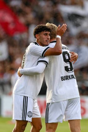 21.08.2026, GER, Fussball, Herren, DFB-Pokal, Saison 2026 2027, SC St. Tönis vs Eintracht Frankfurt Jonathan Burkhardt (Frankfurt) Torjubel, jubelt nach seinem Treffer zum 0:4 Krefeld Grotenburg-Stadion Nordrhein-Westfalen Deutschland *** August 21, 2026, GER, Soccer, Men s, DFB Cup, 2026–2027 Season, SC St. Tönis vs. Eintracht Frankfurt; Jonathan Burkhardt of Frankfurt celebrates his goal, making the score 0–4; Krefeld Grotenburg Stadium, North Rhine-Westphalia, Germany Copyright: xAdrianxSchlüterx
