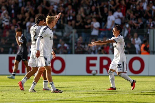 21.08.2026, GER, Fussball, Herren, DFB-Pokal, Saison 2026 2027, SC St. Tönis vs Eintracht Frankfurt Can Uzun (Frankfurt) Torjubel, jubelt nach seinem Treffer zum 0:6 mit Keita Kosugi (Frankfurt) Krefeld Grotenburg-Stadion Nordrhein-Westfalen Deutschland *** August 21, 2026, GER, Soccer, Men s, DFB Cup, 2026–2027 season, SC St. Tönis vs. Eintracht Frankfurt; Can Uzun (Frankfurt) celebrates his goal to make it 0–6 with Keita Kosugi; Frankfurt; Krefeld; Grotenburg Stadium; North Rhine-Westphalia; Germany Copyright: xAdrianxSchlüterx