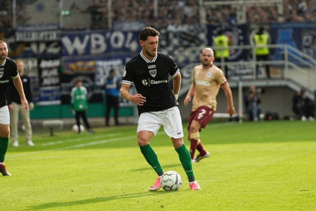 Deutschland: DFB Pokal 2026 2027 1.Runde, SC Preußen Münster vs Karlsruher SC, Freitag 21.08.2026 LVM-Preußenstadion (Münster, Nordrhein-Westfalen, Deutschland) Charalambos Makridis (SC Preußen Münster, 14) am Ball *** Germany DFB Cup 2026–2027, First Round: SC Preußen Münster vs. Karlsruher SC, Friday, August 21, 2026, LVM Preußenstadion, Münster, North Rhine-Westphalia, Germany; Charalambos Makridis, SC Preußen Münster, 2:00 PM Copyright: xMerlexKölkingx