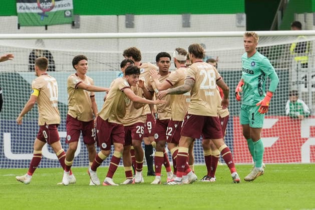 Deutschland: DFB Pokal 2026 2027 1.Runde, SC Preußen Münster vs Karlsruher SC, Freitag 21.08.2026 LVM-Preußenstadion (Münster, Nordrhein-Westfalen, Deutschland) Tor zum 1:1 durch Marvin Wanitzek (Karlsruher SC, 10) Torjubel Freude Emotionen *** Germany DFB Cup 2026–2027, First Round: SC Preußen Münster vs. Karlsruher SC, Friday, August 21, 2026, LVM Preußenstadion, Münster, North Rhine-Westphalia, Germany; 1–1 goal by Marvin Wanitzek of Karlsruher SC; 10 goal celebrations, joy, emotions Copyright: xMerlexKölkingx