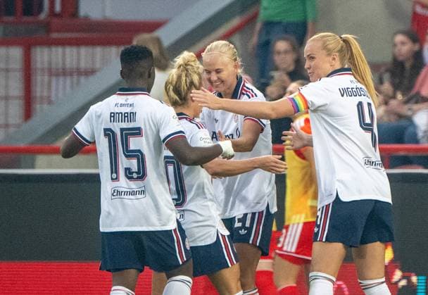 Fußball, Frauen, Saison 2026 2027, Google Pixel Frauen-Bundesliga (1. Spieltag), 1. FC Union Berlin FC Bayern München, v. l. Bernadette Amani (FC Bayern München), Linda Dallmann (FC Bayern München), Pernille Harder (FC Bayern München), Glodis Perla Viggosdottor (FC Bayern München), Jubel nach Tor zum 0:2, 21.08.2026, *** Soccer, Women, 2026–2027 Season, Google Pixel Women s Bundesliga 1 Matchday, 1. FC Union Berlin vs. FC Bayern Munich, from left: Bernadette Amani (FC Bayern Munich), Linda Dallmann (FC Bayern Munich), Pernille Harder (FC Bayern Munich), Glodis Perla Viggosdottor (FC Bayern Munich), celebrating after the goal that made it 0–2, August 21, 2026, Copyright: xMatthiasxKochx