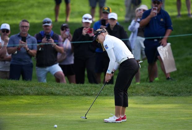 August 21, 2026, Edmonton, Ab, CANADA: Canada s Brooke Henderson, of Smiths Falls, Ont., makes birdie on the 15th hole during the second round at the LPGA, Golf Damen CPKC Canadian Women s Open golf tournament, in Edmonton, on Friday, Aug. 21, 2026. Canada News - August 21, 2026  - ZUMAc35_ 20260821_zaf_c35_041 Copyright: xDarrylxDyckx