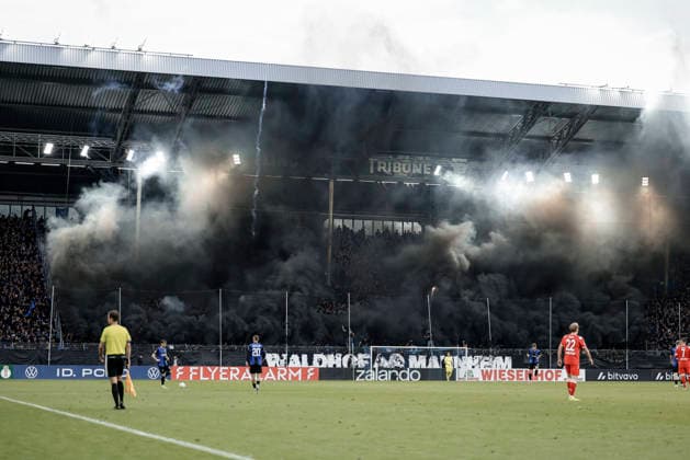 21.08.2026, xhettx, Fussball DFB Pokal 1.Runde, SV Waldhof Mannheim - 1.FC Kaiserslautern v.l. Pyro zu beginn der 2ten Halbzeit (DFL DFB REGULATIONS PROHIBIT ANY USE OF PHOTOGRAPHS as IMAGE SEQUENCES and or QUASI-VIDEO) *** August 21, 2026, xhettx, Soccer DFB Cup 1st Round, SV Waldhof Mannheim 1 FC Kaiserslautern: Pyrotechnics at the start of the second half. DFL and DFB regulations prohibit any use of photographs as image sequences and or quasi-video.