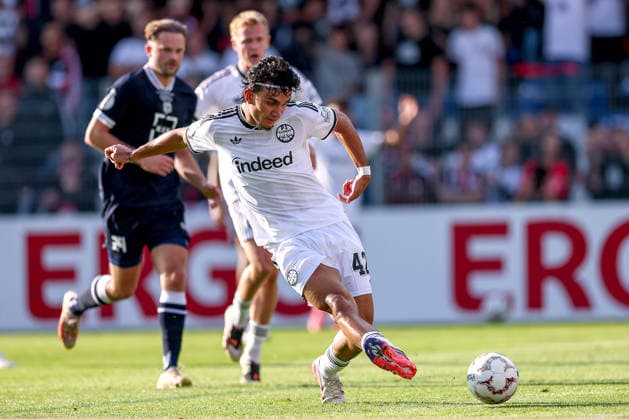 21.08.2026, Fußball, SC St. Tönis - Eintracht Frankfurt, 1. Runde DFB-Pokal 2026 27, Grotenburg-Stadion in Krefeld, Saison 2026 2027: Torschuss Schuss Tor zum 5:0 durch Torschütze Can Uzun (Eintracht Frankfurt 42) zusammen mit DFB regulations prohibit any use of photographs as image sequences and or quasi-video. Nordrhein-Westfalen Deutschland *** August 21, 2026, Soccer, SC St. Tönis vs. Eintracht Frankfurt, 1st Round of the 2026–27 DFB Cup, Grotenburg Stadium in Krefeld, 2026–2027 season; shot on goal, goal to make it 5–0 by Can Uzun (Eintracht Frankfurt) in the 42nd minute. In accordance with DFB regulations, any use of photographs as image sequences and or quasi-video is prohibited. North Rhine-Westphalia, Germany