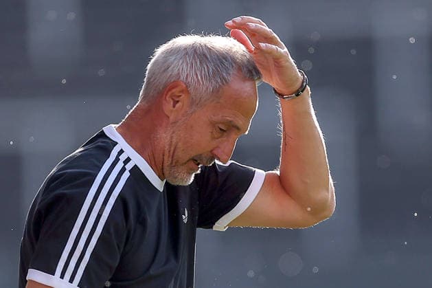21.08.2026, Fußball, SC St. Tönis - Eintracht Frankfurt, 1. Runde DFB-Pokal 2026 27, Grotenburg-Stadion in Krefeld, Saison 2026 2027: Cheftrainer Adi Hütter (Eintracht Frankfurt hc) gestikulierend am Spielfeldrand DFB regulations prohibit any use of photographs as image sequences and or quasi-video. Nordrhein-Westfalen Deutschland *** August 21, 2026, Soccer, SC St. Tönis vs. Eintracht Frankfurt, First Round of the 2026–27 DFB Cup, Grotenburg Stadium in Krefeld, 2026–2027 season; Head Coach Adi Hütter of Eintracht Frankfurt gesturing on the sideline. DFB regulations prohibit any use of photographs as image sequences and or quasi-video. North Rhine-Westphalia, Germany