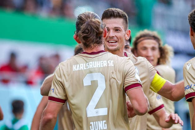 2026.08.21, xkwix, Fußball, DFB-Pokal, Preußen Münster - Karlsruher SC, LVM-Preußenstadion, 1.Runde, Saison 2026 2027: Marvin Wanitzek (Karlsruher SC 10) jubelt mit Torschuetzen zum 1:2 Sebastian Jung (Karlsruher SC 2) DFB regulations prohibit any use of photographs as image sequences and or quasi-video. Photo: xKamilxWilkowskixPressefotoKochx Nordrhein-Westfalen Deutschland *** August 21, 2026, xkwix, Soccer, DFB Cup, Preußen Münster vs. Karlsruher SC, LVM Preußenstadion, 1st Round, 2026–2027 Season: Marvin Wanitzek (Karlsruher SC, No. 10) celebrates with goal scorer Sebastian Jung (Karlsruher SC, No. 2) after the 1–2 win. DFB regulations prohibit any use of photographs as image sequences and or quasi-video. Photo: xKamilxWilkowskixPressefotoKochx, North Rhine-Westphalia Westphalia, Germany