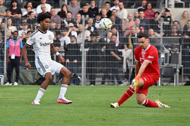 21.08.2026, xjhx, Fussball DFB Pokal 1.Runde, SC St.Tönis - Eintracht Frankfurt v.l. Malik Pimpong (Eintracht Frankfurt) Simon Sell (SC St. Tönis 1911 20) Zweikampf, Aktion, action, battle for the ball Krefeld *** August 21, 2026, xjhx, Soccer DFB Cup 1st Round, SC St. Tönis vs. Eintracht Frankfurt – Malik Pimpong (Eintracht Frankfurt) vs. Simon Sell (SC St. Tönis 1911) 20, tackle, action, battle for the ball, Krefeld
