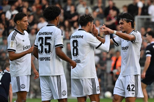 21.08.2026, xjhx, Fussball DFB Pokal 1.Runde, SC St.Tönis - Eintracht Frankfurt v.l. Torjubel nach dem Tor zum celebrating the goal celebrate 0:11 Fares Chaibi (Eintracht Frankfurt) Krefeld *** August 21, 2026, xjhx, Soccer, DFB Cup First Round, SC St. Tönis vs. Eintracht Frankfurt, goal celebration after the goal, 0-11, Fares Chaibi, Eintracht Frankfurt, Krefeld