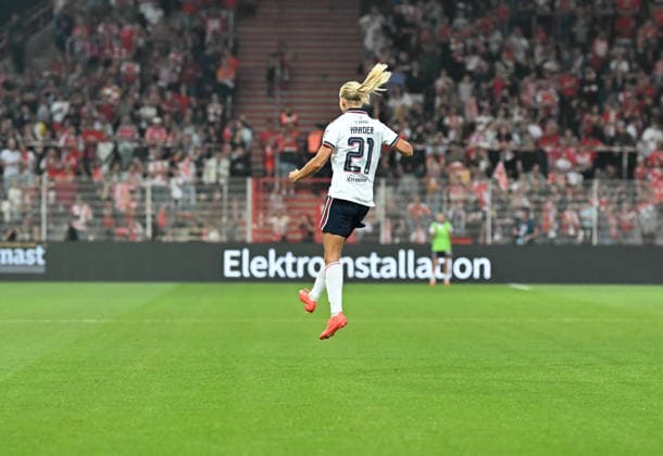 Germany, Berlin, Stadion an der Alten Foersterei, 21.08.2026, 1. FC Union Berlin vs. FC Bayern Muenchen, Pernille Harder (FC Bayern Muenchen) trifft und jubelt, Photo by Eibner Pressefoto Tino Henschel 1. FC Union Berlin vs. FC Bayern Muenchen Berlin *** Germany, Berlin, Stadion an der Alten Foersterei, August 21, 2026, 1. FC Union Berlin vs. FC Bayern Munich, Pernille Harder of FC Bayern Munich scores and celebrates, Photo by Eibner Pressefoto Tino Henschel 1. FC Union Berlin vs. FC Bayern Munich Berlin Copyright: xEibnerxPressefotox