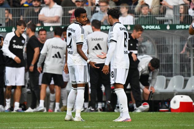 21.08.2026, xjhx, Fussball DFB Pokal 1.Runde, SC St.Tönis - Eintracht Frankfurt v.l. Ansgar Knauff (Eintracht Frankfurt) Fares Chaibi (Eintracht Frankfurt) Krefeld *** August 21, 2026, xjhx, Soccer, DFB Cup, First Round, SC St. Tönis vs. Eintracht Frankfurt, Ansgar Knauff (Eintracht Frankfurt), Fares Chaibi (Eintracht Frankfurt), Krefeld