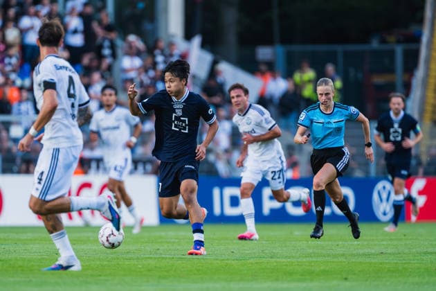 Hiroya Suguro (SC St.Toenis, 47) am Ball, Davina Lutz (Schiedsrichterin) SC St. Tönis vs. Eintracht Frankfurt, Fussball, DFB-Pokal 2026 27, 1.Runde, Saison 2026 27, 21.08.2026, DFL REGULATIONS PROHIBIT ANY USE OF PHOTOGRAPHS AS IMAGE SEQUENCES AND OR QUASI-VIDEO, SC St. Tönis vs. Eintracht Frankfurt, Fussball, DFB-Pokal 2026 27, 1.Runde, Saison 2026 27, 21.08.2026 Krefeld *** Hiroya Suguro, SC St. Tönis, 47, with the ball; Davina Lutz, referee for SC St. Tönis vs. Eintracht Frankfurt, soccer, 2026-27 DFB Cup, Round 1, 2026–27 season, August 21, 2026, DFL regulations prohibit any use of photographs as image sequences and or quasi-video, SC St. Tönis vs. Eintracht Frankfurt, soccer, 2026–27 DFB Cup, First Round, 2026–27 Season, August 21, 2026, Krefeld Copyright: xEibner-Pressefoto LukasxBaldygax EP_LBA