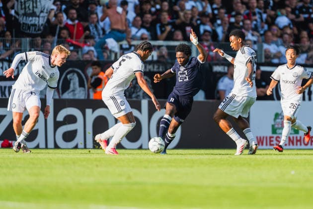 Jonathan Burkardt (Eintracht Frankfurt, 09), Otavio (Eintracht Frankfurt, 05) im Zweikampf mit Hiroya Suguro (SC St.Toenis, 47), Raphael Onyedika (Eintracht Frankfurt, 25), Keita Kosugi (Eintracht Frankfurt, 26) SC St. Tönis vs. Eintracht Frankfurt, Fussball, DFB-Pokal 2026 27, 1.Runde, Saison 2026 27, 21.08.2026, DFL REGULATIONS PROHIBIT ANY USE OF PHOTOGRAPHS AS IMAGE SEQUENCES AND OR QUASI-VIDEO, SC St. Tönis vs. Eintracht Frankfurt, Fussball, DFB-Pokal 2026 27, 1.Runde, Saison 2026 27, 21.08.2026 Krefeld *** Jonathan Burkardt, Eintracht Frankfurt, 09; Otavio, Eintracht Frankfurt, 05, in a tackle with Hiroya Suguro, SC St. Tönis, 47, Raphael Onyedika (Eintracht Frankfurt, 25) and Keita Kosugi (Eintracht Frankfurt, 26) in a duel with Hiroya Suguro (SC St. Tönis), Round 1, 2026–27 season, August 21, 2026, DFL regulations prohibit any use of photographs as image sequences and or quasi-video; SC St. Tönis vs. Eintracht Frankfurt, soccer, DFB Cup 2026–27, First Round, 2026–27 Season, August 21, 2026, Krefeld Copyright: xEibner-Pressefoto LukasxBaldygax EP_LBA