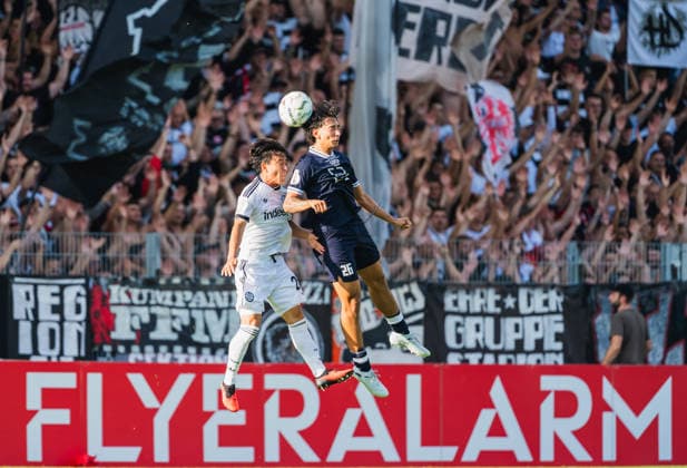 Sport Bilder des Tages Keita Kosugi (Eintracht Frankfurt, 26) und Lenni Castrop (SC St.Toenis, 26) im Kopfballduell, Zweikampf SC St. Tönis vs. Eintracht Frankfurt, Fussball, DFB-Pokal 2026 27, 1.Runde, Saison 2026 27, 21.08.2026, DFL REGULATIONS PROHIBIT ANY USE OF PHOTOGRAPHS AS IMAGE SEQUENCES AND OR QUASI-VIDEO, SC St. Tönis vs. Eintracht Frankfurt, Fussball, DFB-Pokal 2026 27, 1.Runde, Saison 2026 27, 21.08.2026 Krefeld *** Keita Kosugi of Eintracht Frankfurt, 26, and Lenni Castrop of SC St. Tönis, 26, in a header duel; tackle during the SC St. Tönis vs. Eintracht Frankfurt match; soccer; 2026–27 DFB Cup, Round 1, 2026–27 season, August 21, 2026, DFL regulations prohibit any use of photographs as image sequences and or quasi-video; SC St. Tönis vs. Eintracht Frankfurt, soccer, 2026–27 DFB Cup, First Round, 2026–27 Season, August 21, 2026, Krefeld Copyright: xEibner-Pressefoto LukasxBaldygax EP_LBA