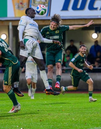 21.08.2026 - Fussball - Saison 2026 2027 - Regionalliga Bayern - 05. Spieltag: SC Eltersdorf SCE ( Quecken ) - SpVgg Greuther Fürth II (Kleeblatt) - - xwoxzix - Omar Sillah (9, SpVgg Greuther Fürth II ) im Kopfballduell mit Valantis Floros (2, SC Eltersdorf ) *** August 21, 2026 Soccer Season 2026–2027 Bavarian Regional League Matchday 05: SC Eltersdorf vs. SCE Quecken vs. SpVgg Greuther Fürth II Kleeblatt xwoxzix Omar Sillah 9, SpVgg Greuther Fürth II in a header duel with Valantis Floros 2, SC Eltersdorf