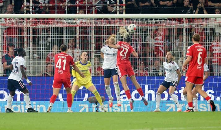 Nele Bauereisen (23) erzielt das Tor zum 1:3 Zweikampf Spielszene Aktion Fußball Fussball 1. Bundesliga Damen Frauen 1. Spieltag Saison 2026 2027 21.08.2026 1.FC Union Berlin vs. FC Bayern München FCB DFL regulations prohibit any use of photographs as image sequences and or quasi-video *** Nele Bauereisen, 23, scores the goal in a 1-3 match—gameplay, action, sports, soccer, Bundesliga Women’s League, Matchday 1, 2026–2027 season, August 21, 2026: 1. FC Union Berlin vs. FC Bayern Munich (FCB). DFL regulations prohibit any use of photographs as image sequences and or quasi-video