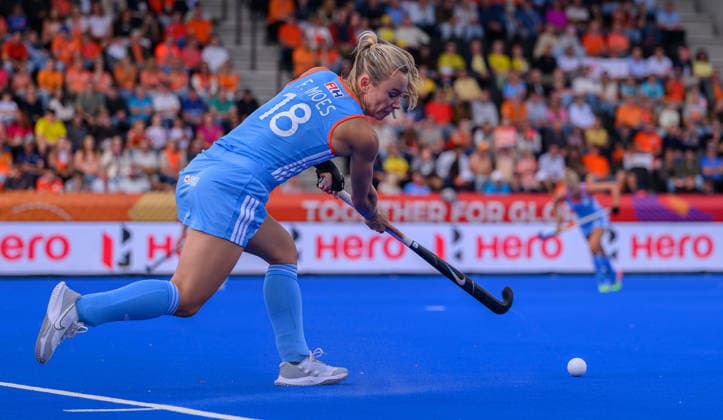 Hockey World Cup Day Seven Freeke Moes of Netherlands Women (Oranje) injects the ball from a short corner during the match against India in the Pool E group of the 2026 FIH Hockey World Cup at Wagener Stadium, Amstelveen 21 08 2026 UK Newspapers OUT Copyright: xGraemexWilcocksonx FIL-23806-0063