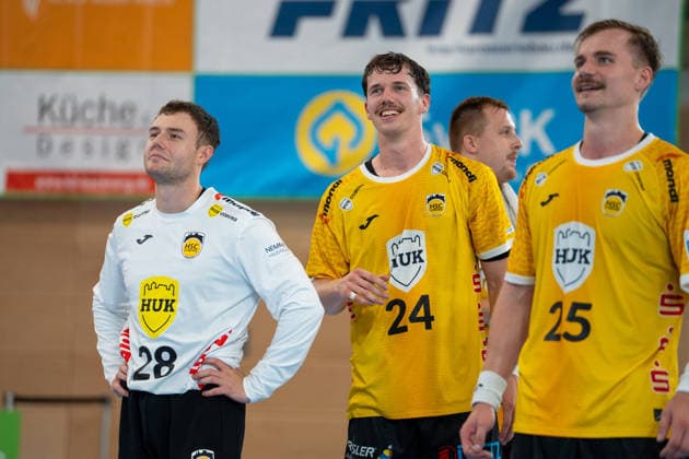 Handball I Herren I Saison 2026-2027 I DHB Pokal I 1. Runde I HC Oppenweiler Backnang - HSC 2000 Coburg I 21.08.2026 Freude nach dem Sieg Fabian Apfel (28, HSC Coburg), Sven Weßeling (24, HSC Coburg) und Jakob Knauer (25, HSC Coburg) Backnang Murrtal Arena Baden-Württemberg Deutschland *** Handball I Men I 2026–2027 Season I DHB Cup I First Round I HC Oppenweiler Backnang vs. HSC 2000 Coburg I August 21, 2026 Celebrating the victory: Fabian Apfel, 28, HSC Coburg, Sven Weßeling, 24, HSC Coburg, and Jakob Knauer, 25, HSC Coburg; Backnang Murrtal Arena, Baden-Württemberg, Germany Copyright: xLobeca MaxxPetershansx