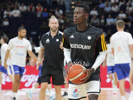 Dennis Schroeder (GER) Basketball, Herren, Supercup, DBB,TurkishAirlines SUPERCUP, Barclays Arena,Tuerkei (TUR) gegen Tschechische (CZE) Republik *** Dennis Schroeder GER Basketball, Men s, Super Cup, DBB, Turkish Airlines Super Cup, Barclays Arena, Turkey (TUR) vs. Czech Republic (CZE)