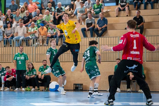 Handball I Herren I Saison 2026-2027 I DHB Pokal I 1. Runde I HC Oppenweiler Backnang - HSC 2000 Coburg I 21.08.2026 Sven Weßeling (24, HSC Coburg) im Wurf Backnang Murrtal Arena Baden-Württemberg Deutschland *** Handball Men s 2026–2027 Season DHB Cup 1st Round HC Oppenweiler Backnang vs. HSC 2000 Coburg August 21, 2026 Sven Weßeling 24, HSC Coburg Takes on Backnang at the Murrtal Arena in Baden-Württemberg, Germany Copyright: xLobeca MaxxPetershansx